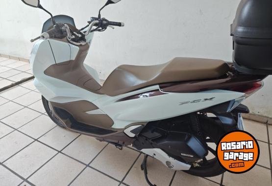Motos - Honda PCX- DLX 2022 Nafta 27000Km - En Venta