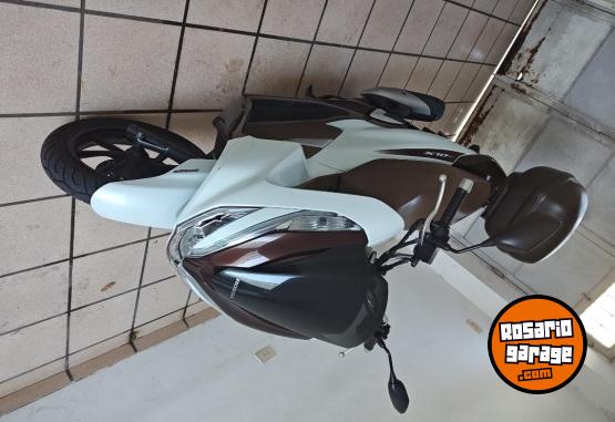 Motos - Honda PCX- DLX 2022 Nafta 27000Km - En Venta
