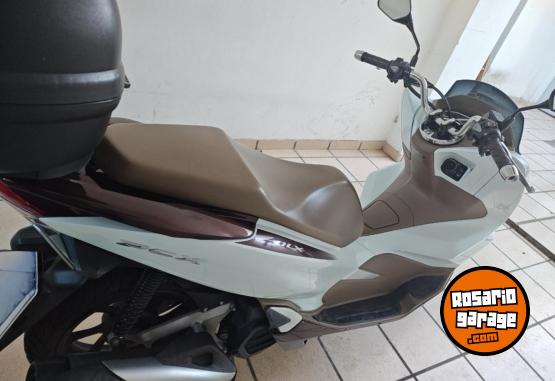Motos - Honda PCX- DLX 2022 Nafta 27000Km - En Venta