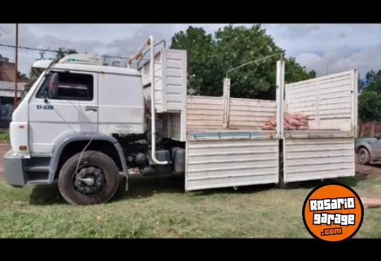Camiones y Gr�as - Vendo 220 trabajando - En Venta