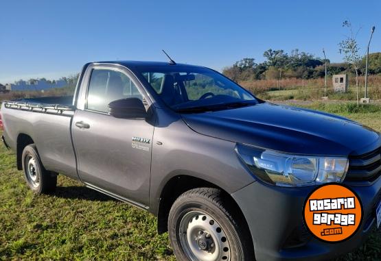 Camionetas - Toyota Hilux cabina simple 2019 Diesel 153000Km - En Venta