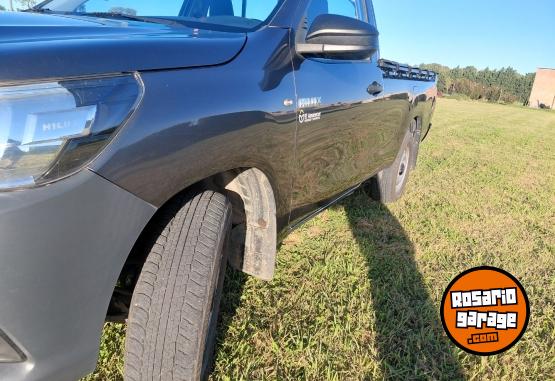Camionetas - Toyota Hilux cabina simple 2019 Diesel 153000Km - En Venta