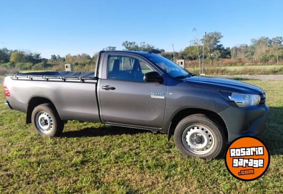 Camionetas - Toyota Hilux cabina simple 2019 Diesel 153000Km - En Venta