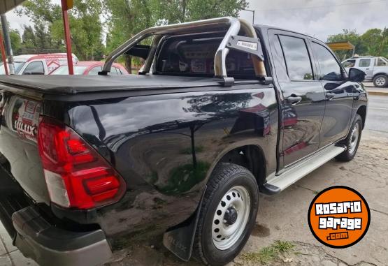Autos - Toyota Hilux 2023 Diesel 100000Km - En Venta