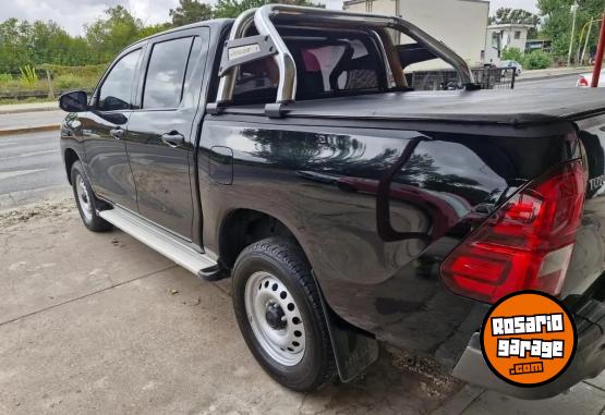 Autos - Toyota Hilux 2023 Diesel 100000Km - En Venta