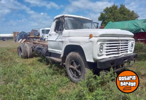 Camiones y Gr�as - Ford 700 tumbado - En Venta