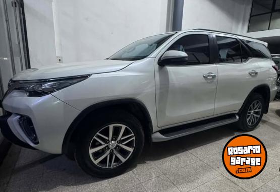 Camionetas - Toyota hilux sw4 2018 Diesel 135500Km - En Venta
