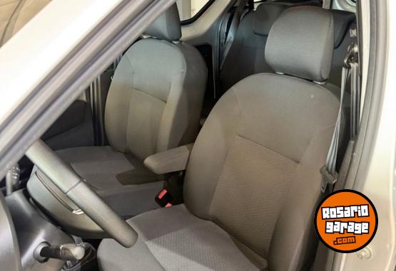 Utilitarios - Renault Kangoo II Zen 1.6 2023 Nafta 17500Km - En Venta