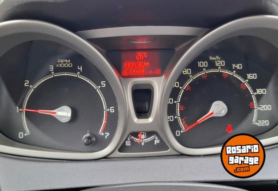 Autos - Ford Fiesta Kinetic Titanium 2013 Nafta 198436Km - En Venta