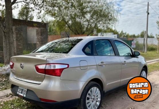 Autos - Fiat Grand siena essence 2013 Nafta 112000Km - En Venta