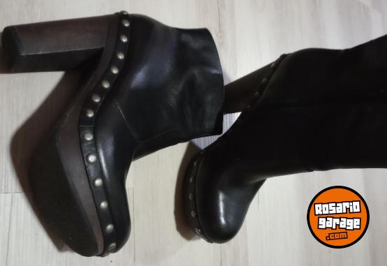 Indumentaria - Botas de cuero con tachas - En Venta