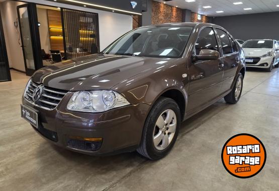 Autos - Volkswagen BORA TRENDLINE 2.0L 2011 Nafta 154000Km - En Venta