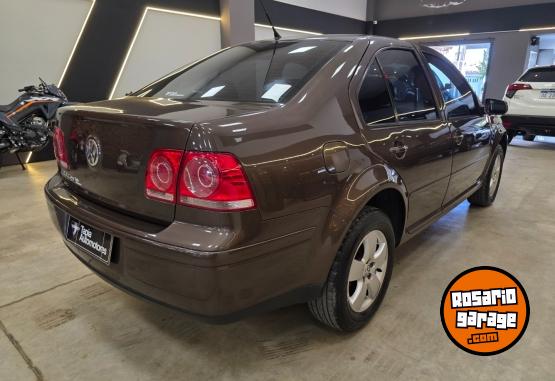 Autos - Volkswagen BORA TRENDLINE 2.0L 2011 Nafta 154000Km - En Venta