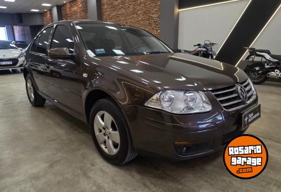 Autos - Volkswagen BORA TRENDLINE 2.0L 2011 Nafta 154000Km - En Venta