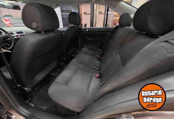 Autos - Volkswagen BORA TRENDLINE 2.0L 2011 Nafta 154000Km - En Venta