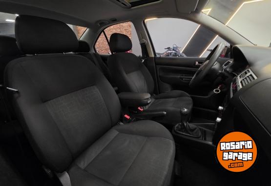 Autos - Volkswagen BORA TRENDLINE 2.0L 2011 Nafta 154000Km - En Venta
