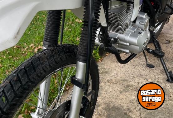 Motos - Motomel Skua 150 v6 2023 Nafta 24000Km - En Venta
