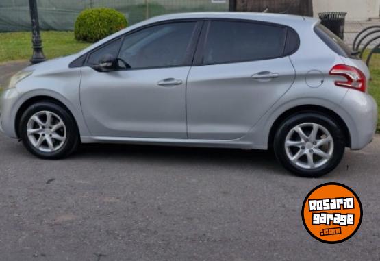 Autos - Peugeot 208 touchscreen 1.5 titul 2014 Nafta 120000Km - En Venta
