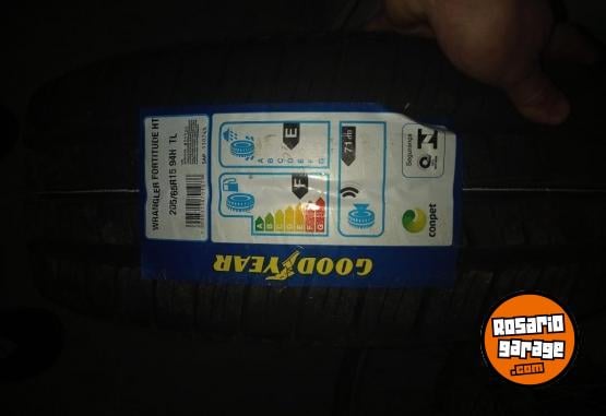 Accesorios para Autos - Llanta y cubierta 205 65 15 Goodyear para Ecosport - En Venta
