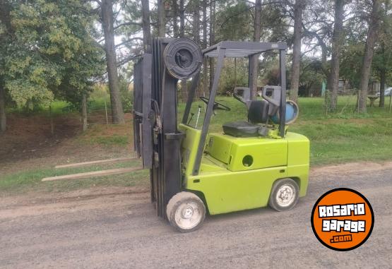 Camiones y Gr�as - VENDO AUTOELEVADOR CLARK 2.5 TN - En Venta
