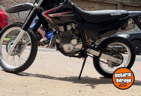 Motos - Honda Tornado 2017 Nafta 6500Km - En Venta
