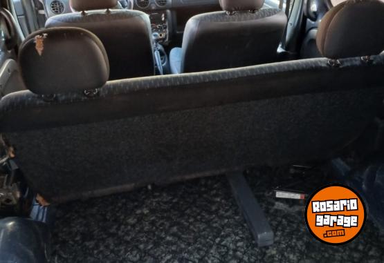 Utilitarios - Renault Kangoo 2015 GNC 150000Km - En Venta