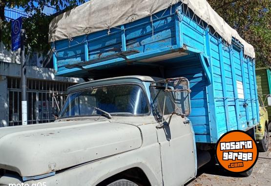 Camiones y Gr�as - Ford 600 con Caja Paquetera - En Venta