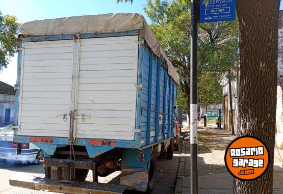 Camiones y Gr�as - Ford 600 con Caja Paquetera - En Venta