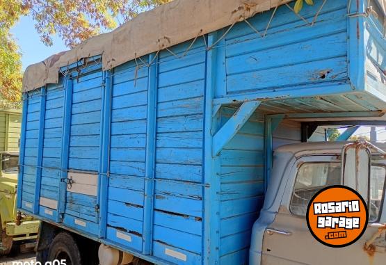 Camiones y Gr�as - Ford 600 con Caja Paquetera - En Venta