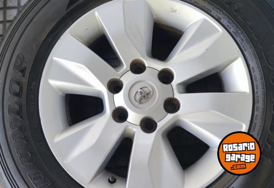 Accesorios para Autos - Llantas 17 Toyota Hilux SRV Muy buenas $.1.400.000 las 4. NO BAJO PRECIO - En Venta