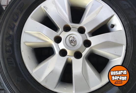 Accesorios para Autos - Llantas 17 Toyota Hilux SRV Muy buenas $.1.400.000 las 4. NO BAJO PRECIO - En Venta