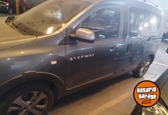 Utilitarios - Renault Kangoo 2022 Diesel 69500Km - En Venta