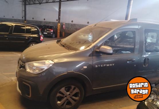 Utilitarios - Renault Kangoo 2022 Diesel 69500Km - En Venta