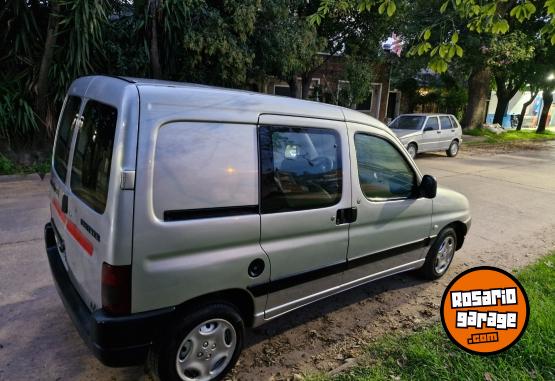 Utilitarios - Peugeot Partner 2010 Diesel 192000Km - En Venta