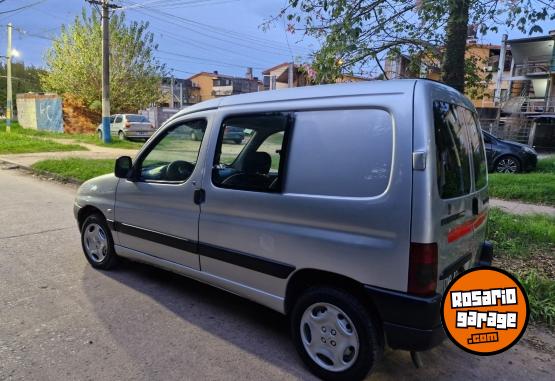 Utilitarios - Peugeot Partner 2010 Diesel 192000Km - En Venta