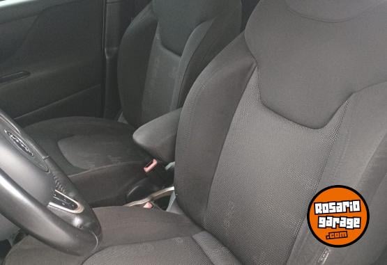 Camionetas - Jeep RENEGADE SPORT 2016 Nafta 130000Km - En Venta