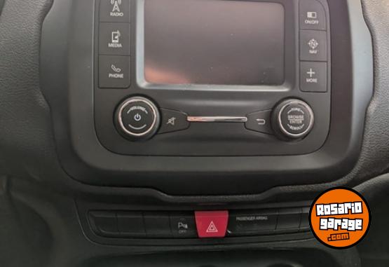 Camionetas - Jeep RENEGADE SPORT 2016 Nafta 130000Km - En Venta