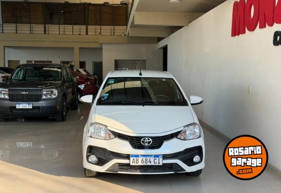 Autos - Toyota Etios Platinum 2017 Nafta 54000Km - En Venta
