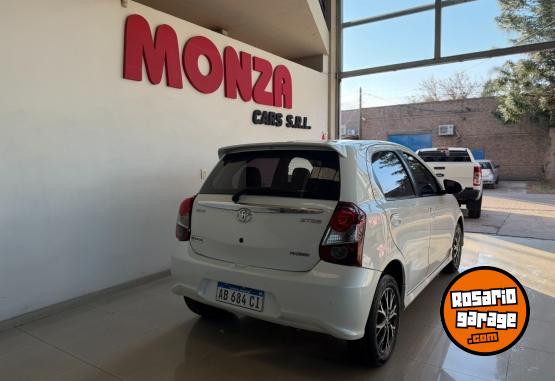 Autos - Toyota Etios Platinum 2017 Nafta 54000Km - En Venta