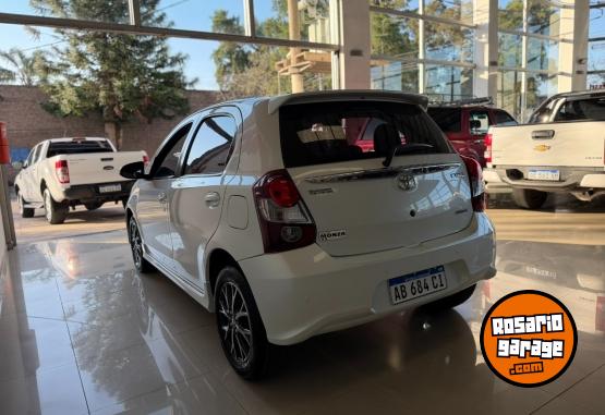 Autos - Toyota Etios Platinum 2017 Nafta 54000Km - En Venta