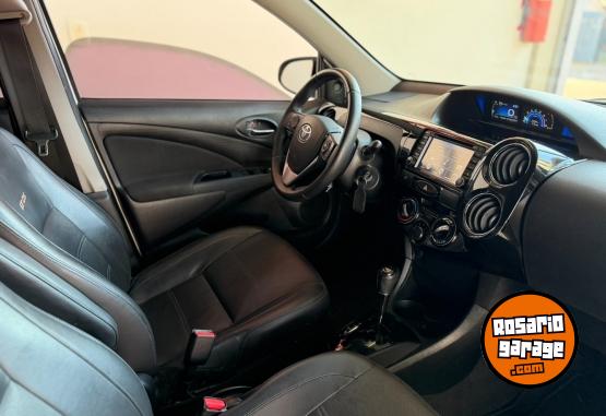 Autos - Toyota Etios Platinum 2017 Nafta 54000Km - En Venta