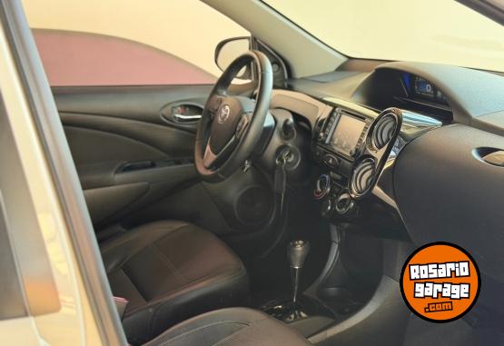 Autos - Toyota Etios Platinum 2017 Nafta 54000Km - En Venta