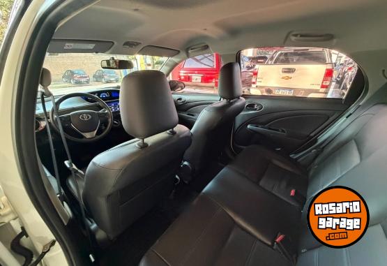 Autos - Toyota Etios Platinum 2017 Nafta 54000Km - En Venta