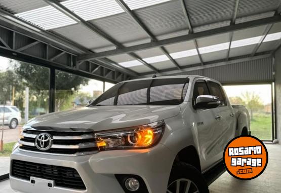 Autos - Toyota HILUX SRX 4X4 2017 Nafta 227000Km - En Venta
