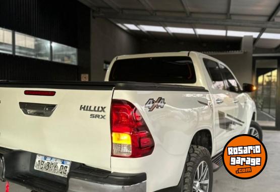 Autos - Toyota HILUX SRX 4X4 2017 Nafta 227000Km - En Venta