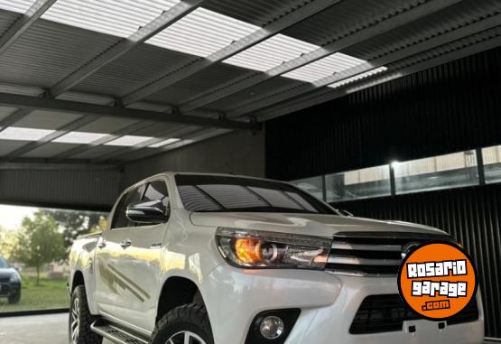 Autos - Toyota HILUX SRX 4X4 2017 Nafta 227000Km - En Venta