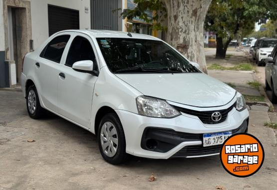 Autos - Toyota Etios 2023 GNC 180000Km - En Venta