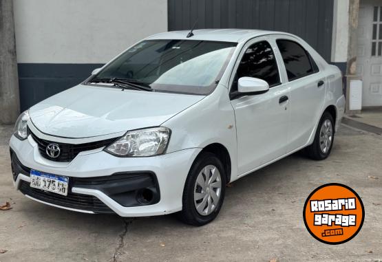 Autos - Toyota Etios 2023 GNC 180000Km - En Venta