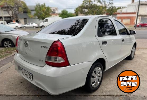 Autos - Toyota Etios 2023 GNC 180000Km - En Venta