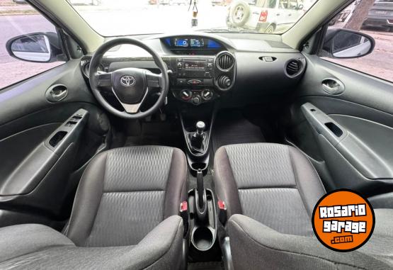 Autos - Toyota Etios 2023 GNC 180000Km - En Venta